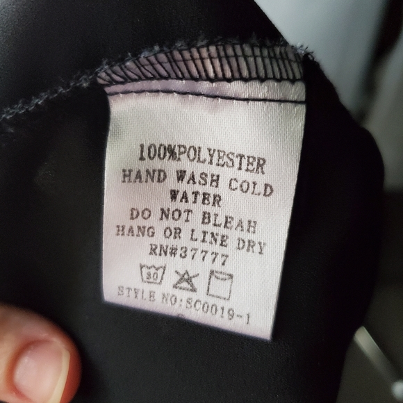 Stitch Fix Gold Studded Keyhole Split Back Top - M - Picture 5 of 5